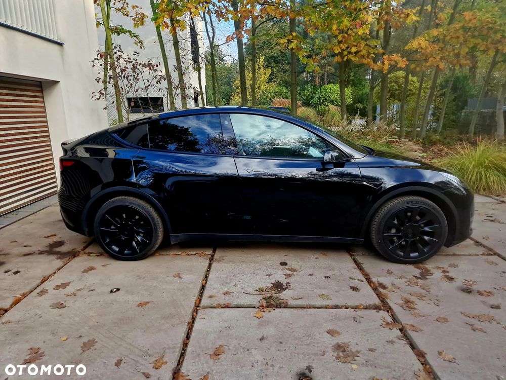 Tesla Model Y Long Range AWD - 10