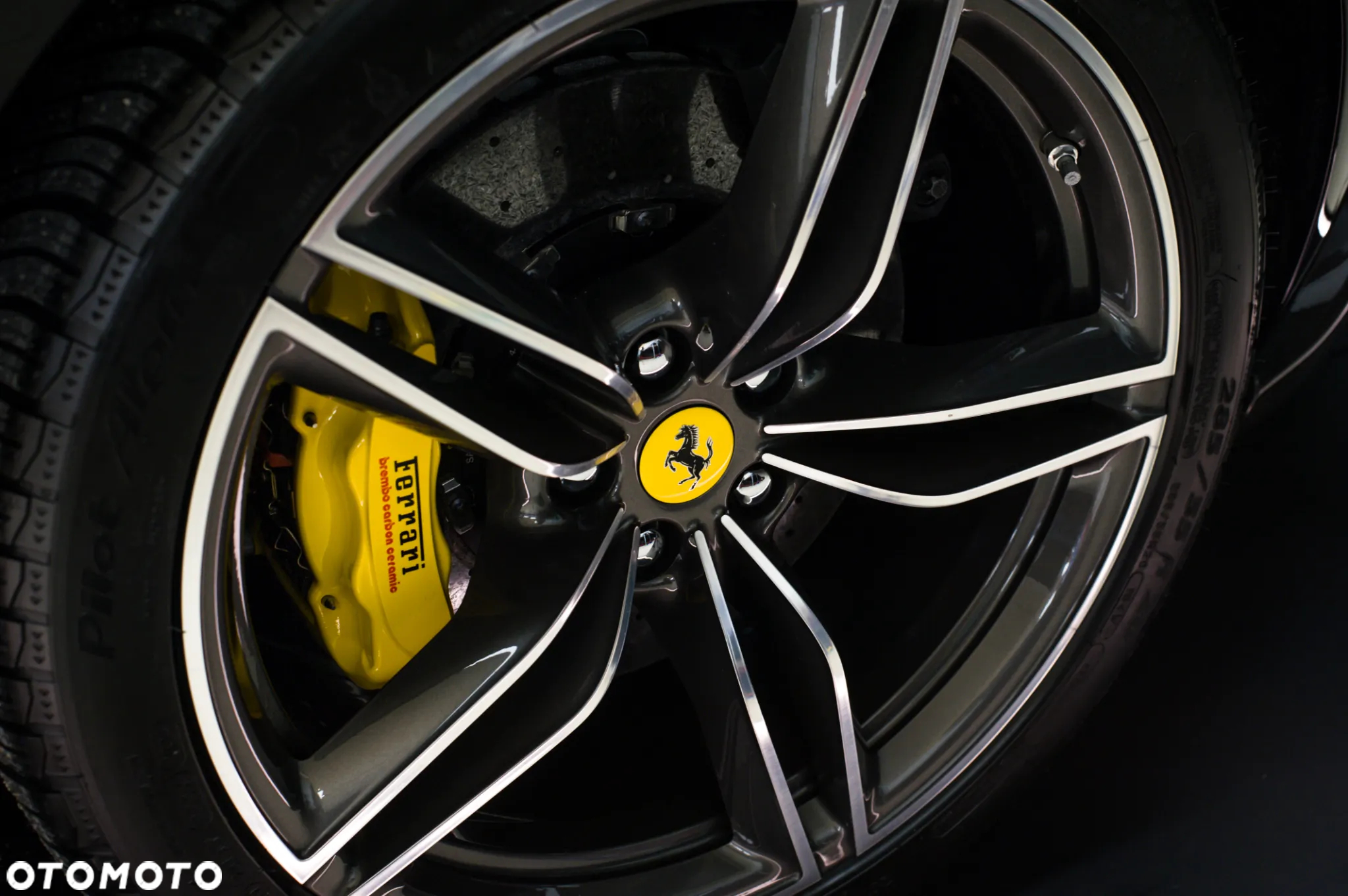 Ferrari Roma - 12