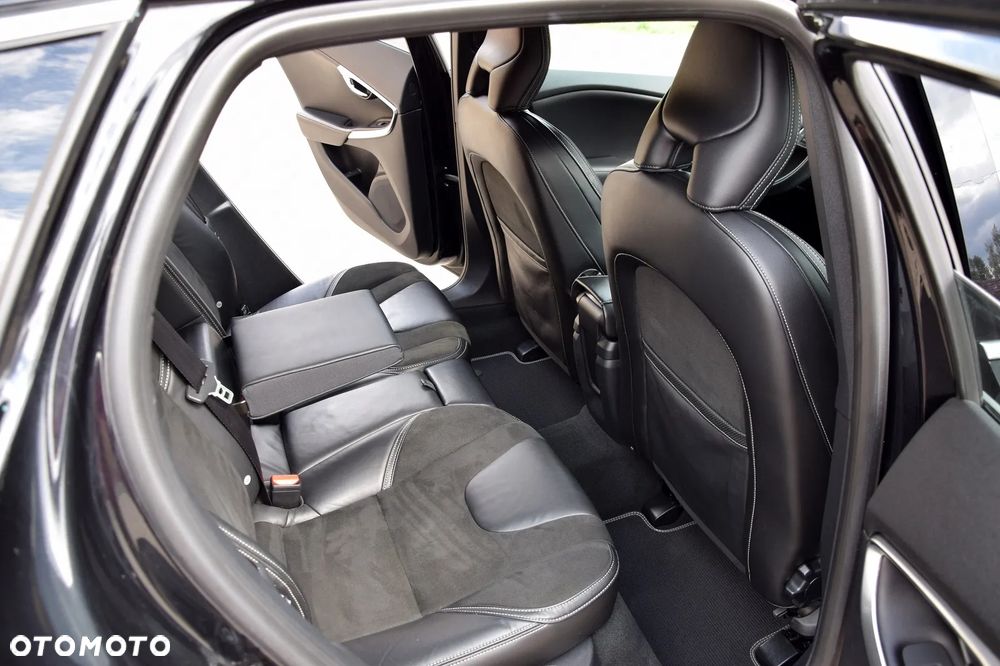 Volvo V40 D4 R Design - 16
