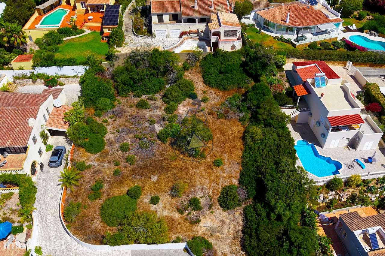 Terreno urbano com vistas para o mar na Praia da Luz, Lagos - Grande imagem: 4/22
