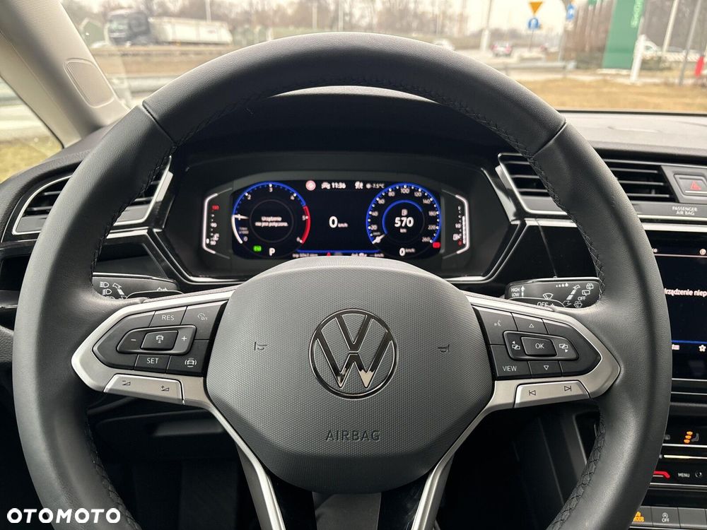 Volkswagen Touran - 11