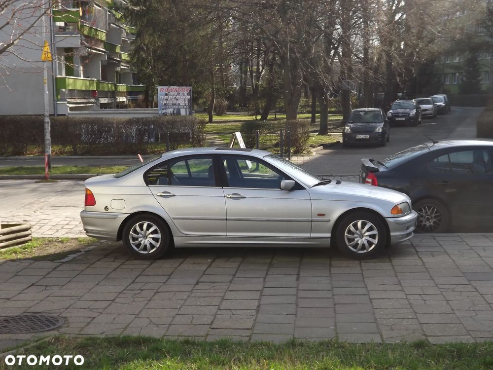 BMW Seria 3 318i - 2