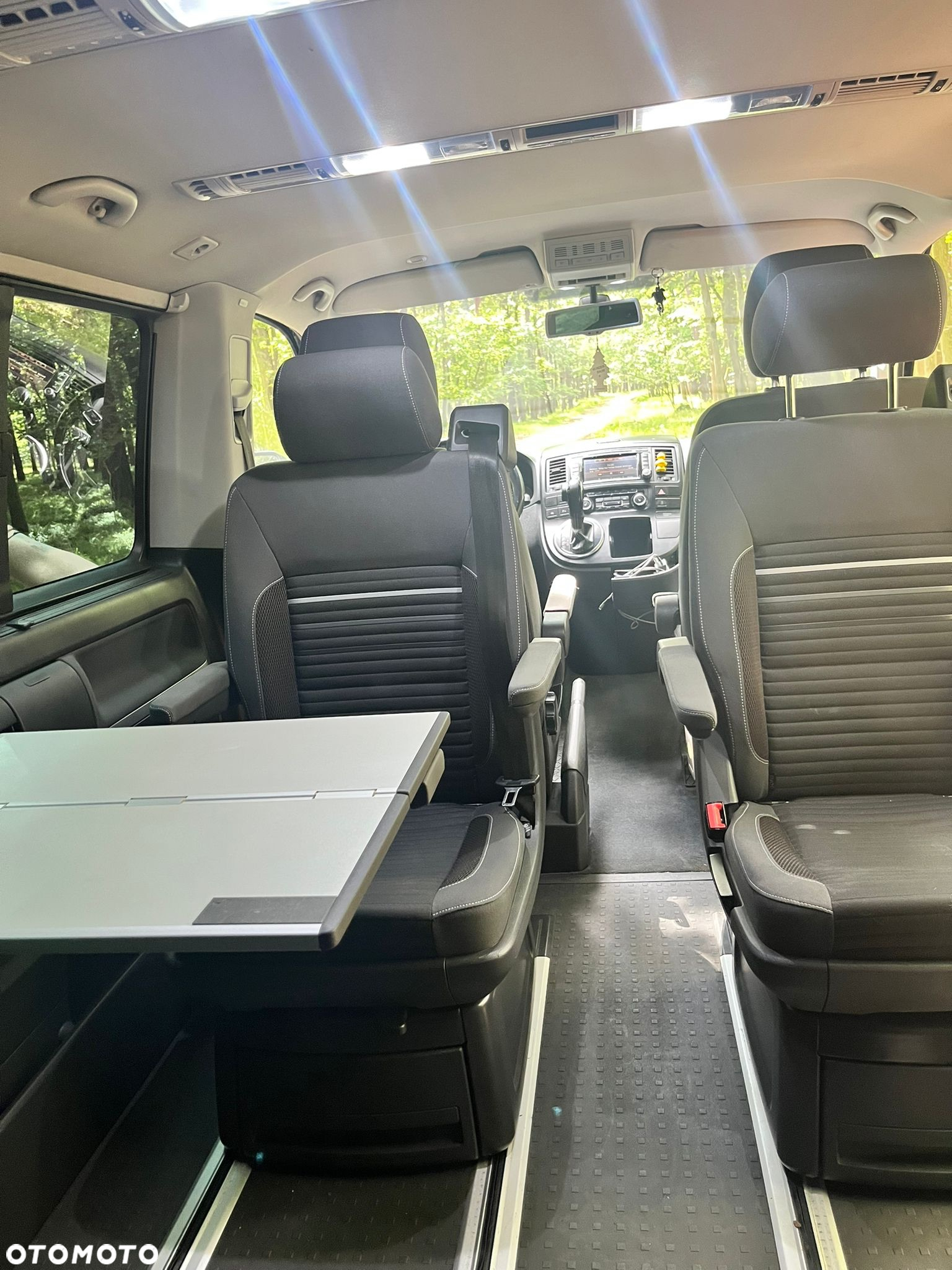 Volkswagen Multivan - 14