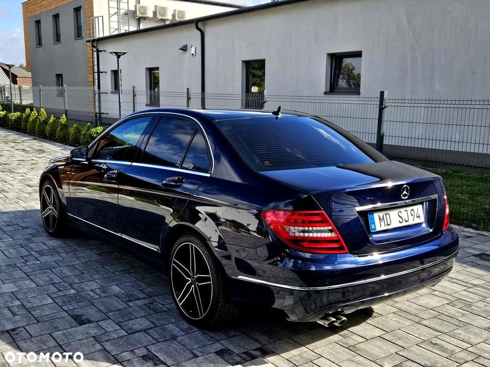 Mercedes-Benz Klasa C 180 CGI BlueEFFICIENCY Avantgarde - 7