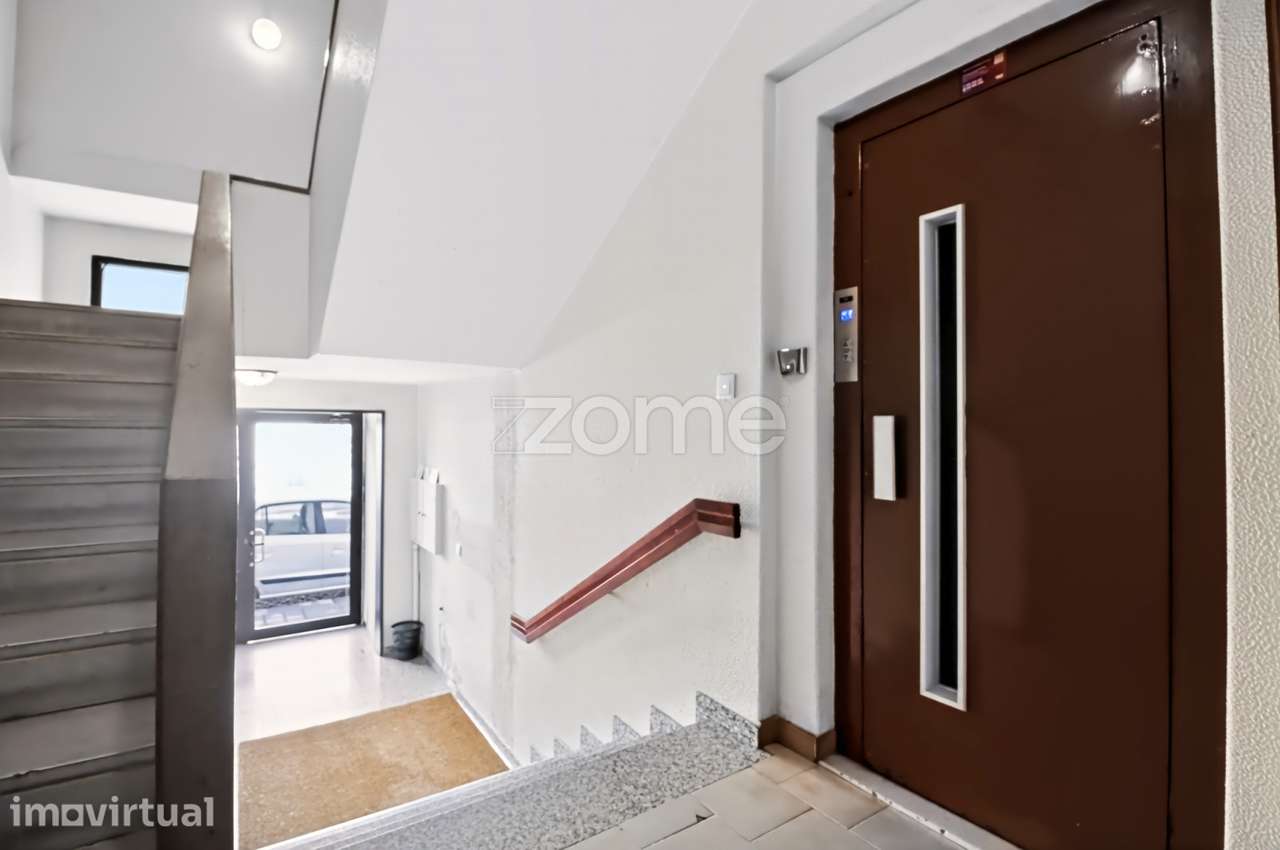 Apartamento T1 TOTALMENTE RENOVADO em Lordelo do Ouro - Grande imagem: 3/22