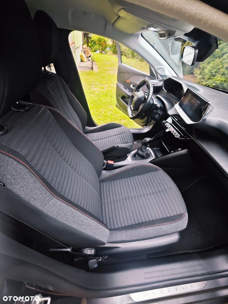 Peugeot 208 - 12