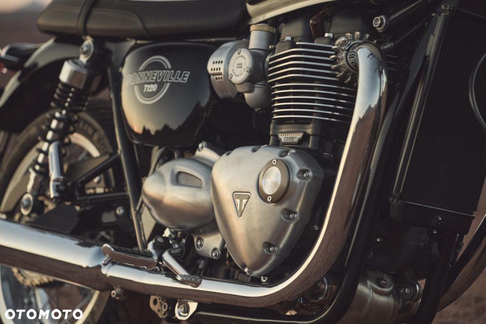 Triumph Bonneville - 2