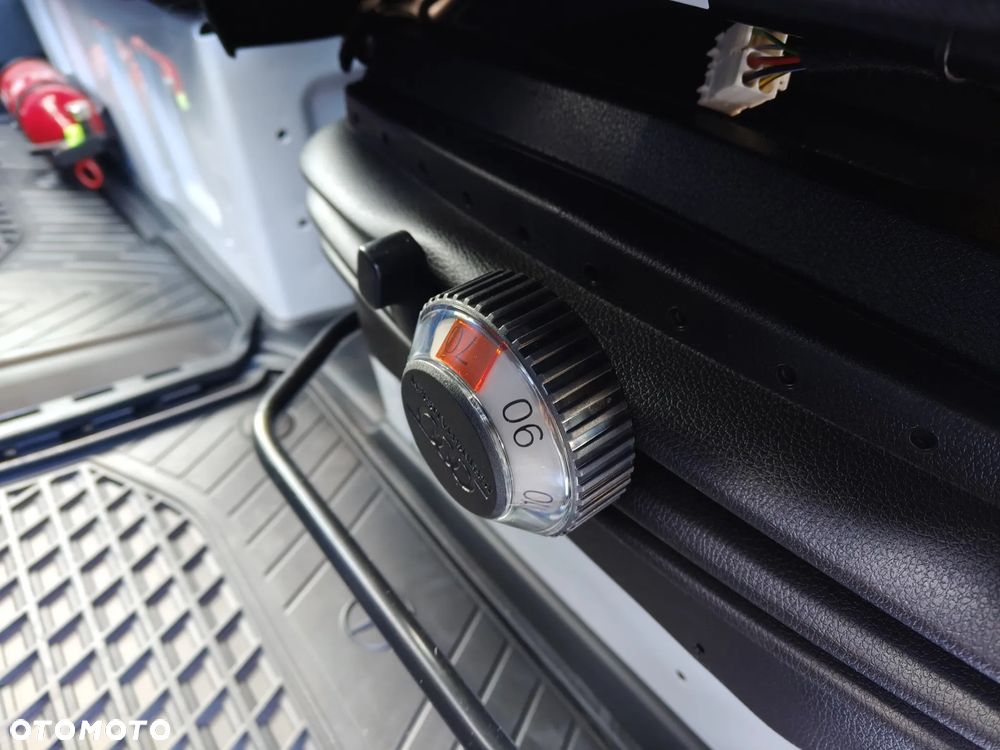 Mercedes-Benz Sprinter - 21