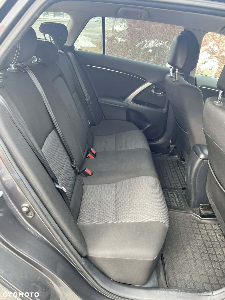 Toyota Avensis 2.0 D-4D Active - 10