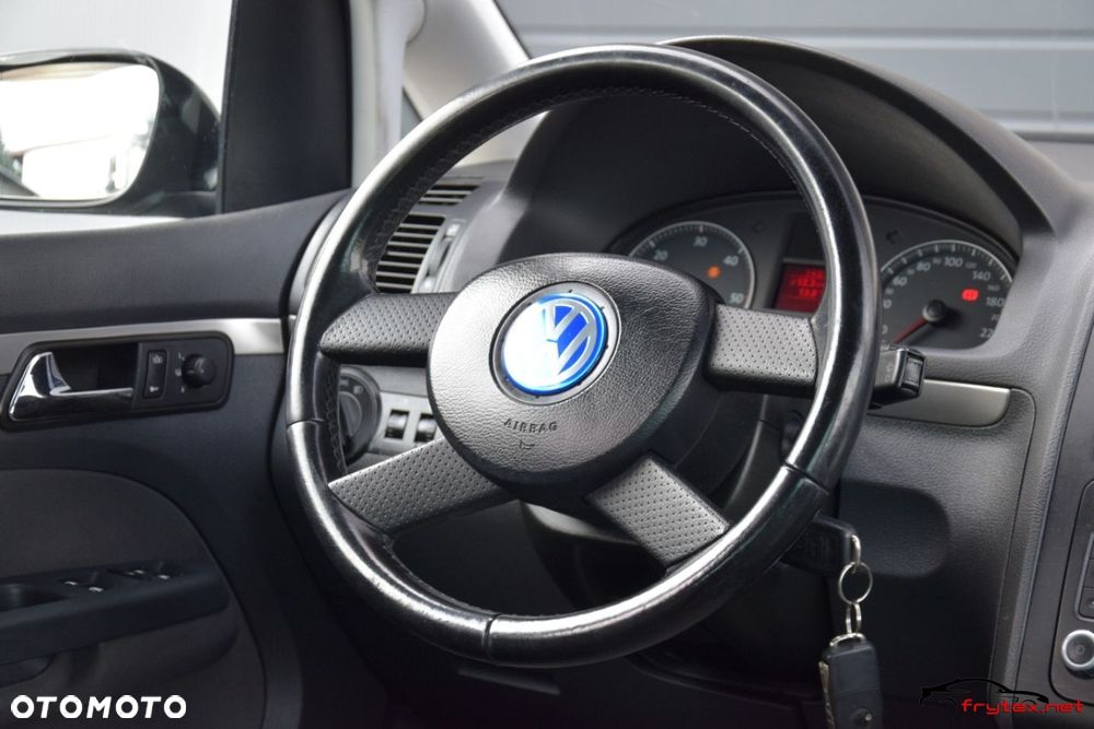 Volkswagen Touran - 28