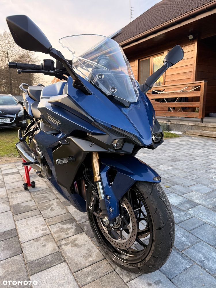 Suzuki GSX 1000 - 6