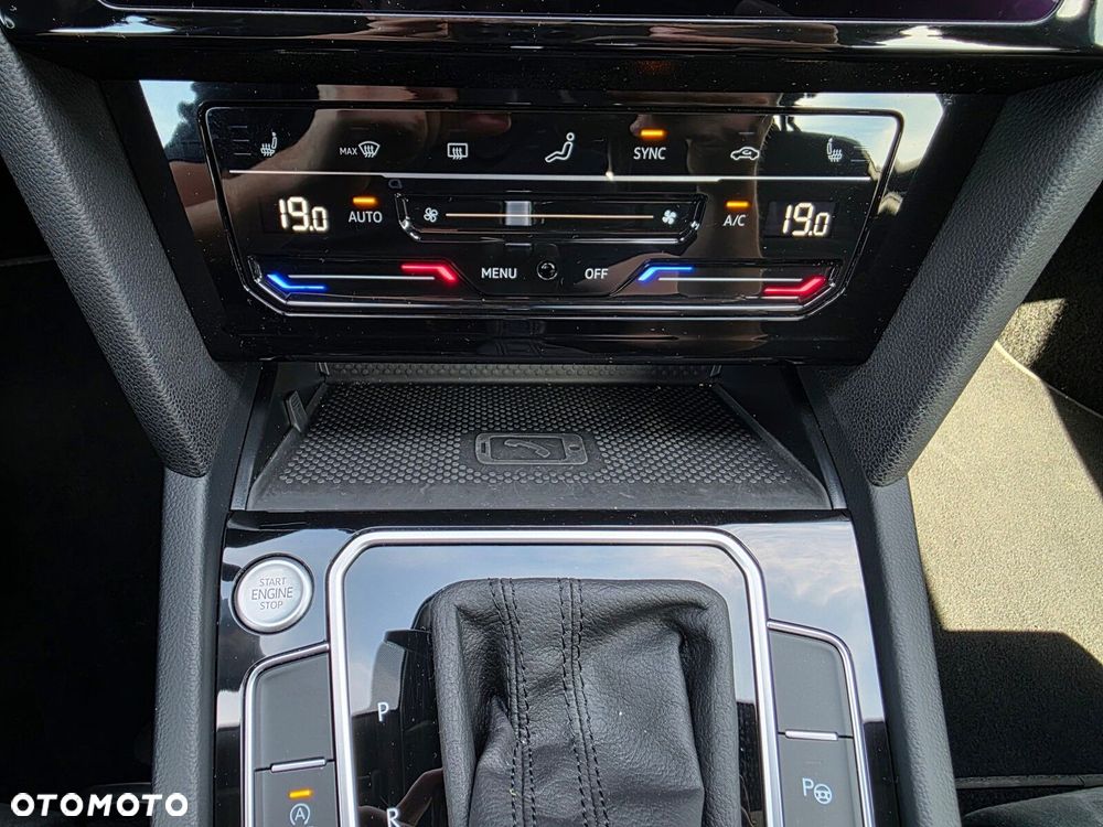 Volkswagen Passat 2.0 TDI EVO Elegance DSG - 21