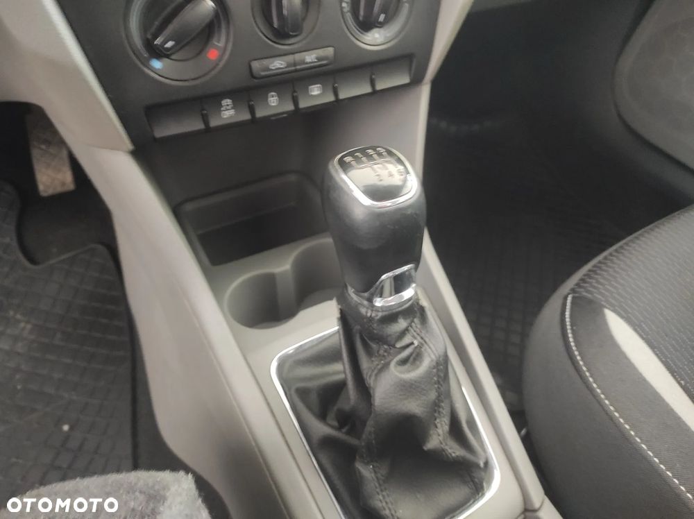 Skoda RAPID Spb 1.2 TSI Ambition Max - 11