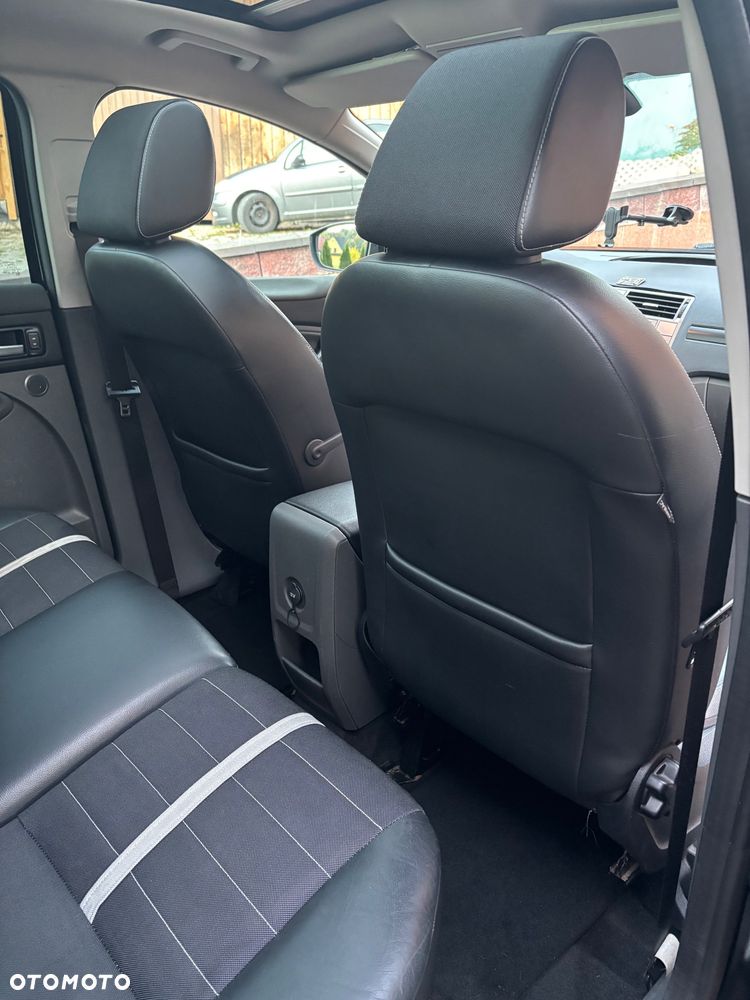 Ford Kuga - 16