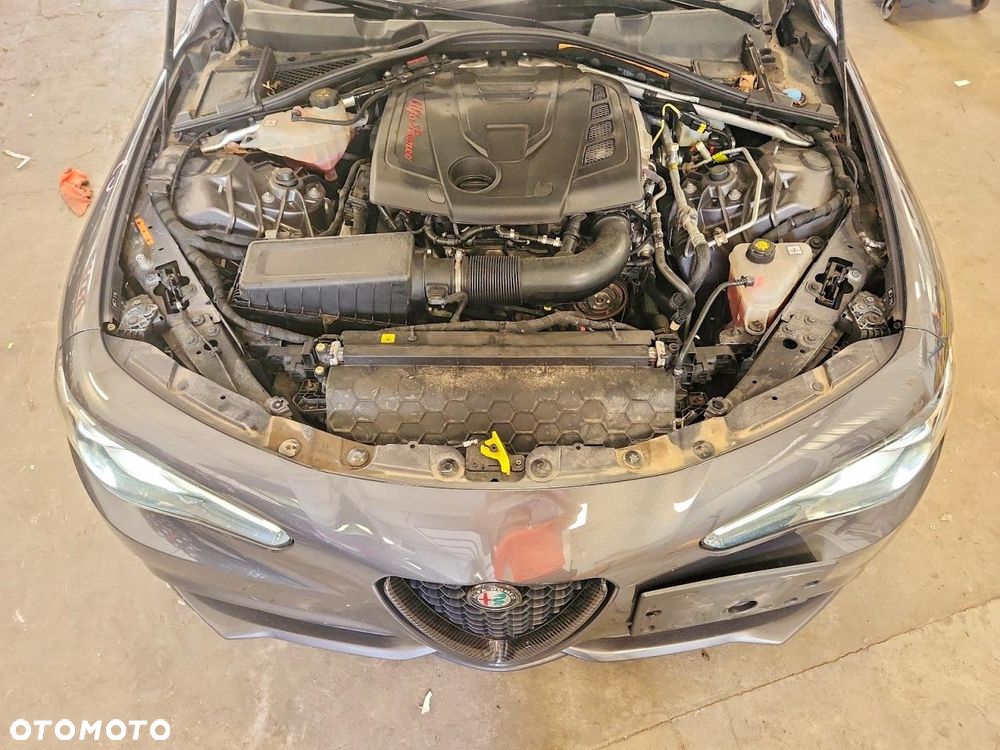 Alfa Romeo Giulia 2.0 Turbo 16V AT8-Q4 Ti - 10