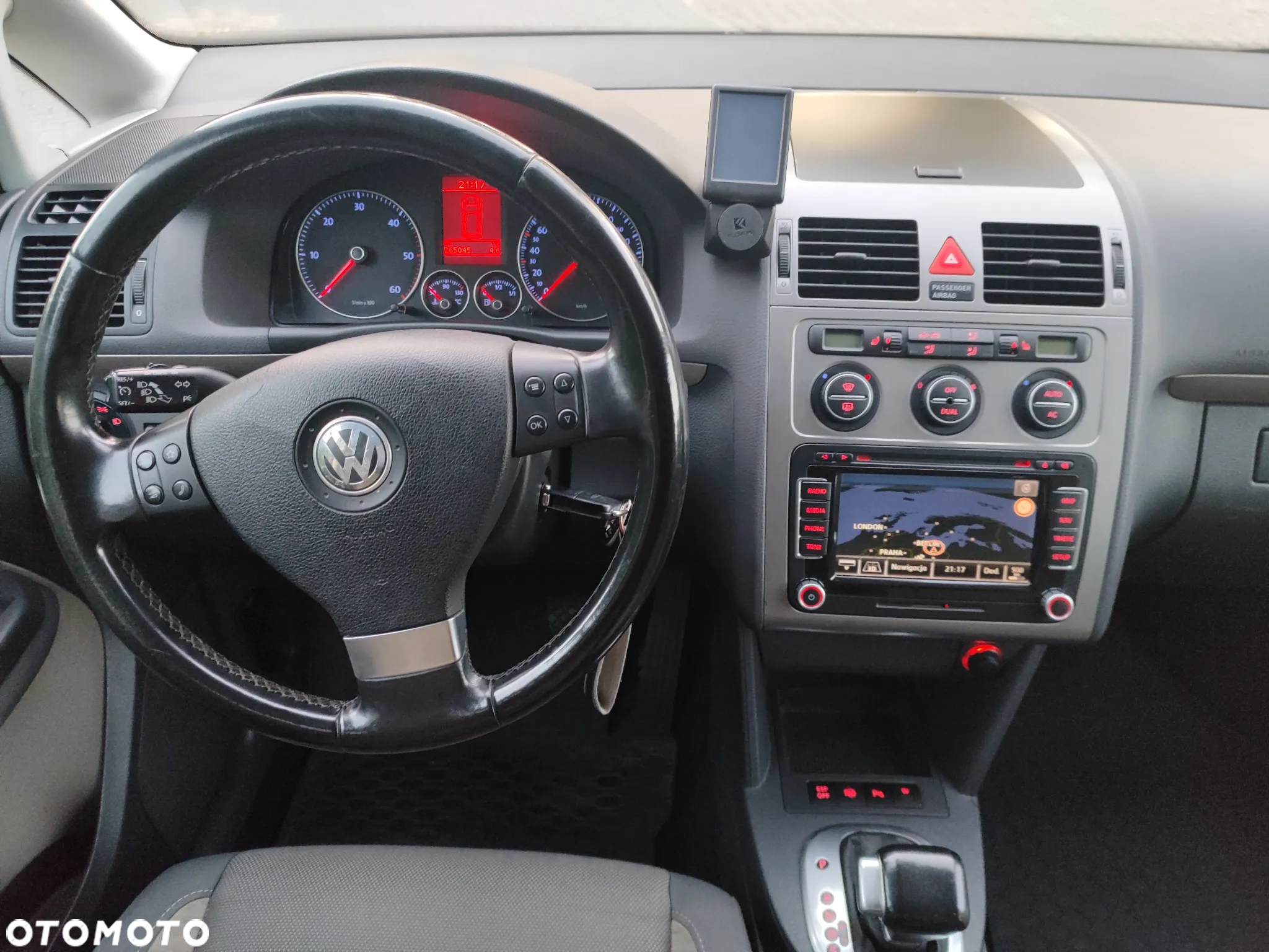 Volkswagen Touran 2.0 TDI DPF DSG Cross - 15
