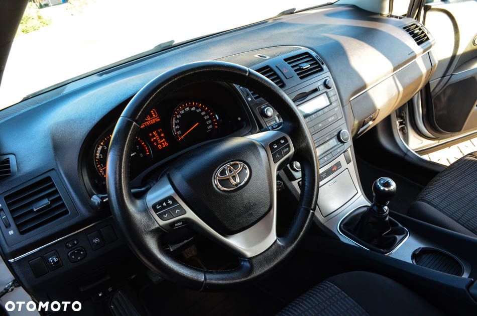 Toyota Avensis 1.8 Comfort - 31