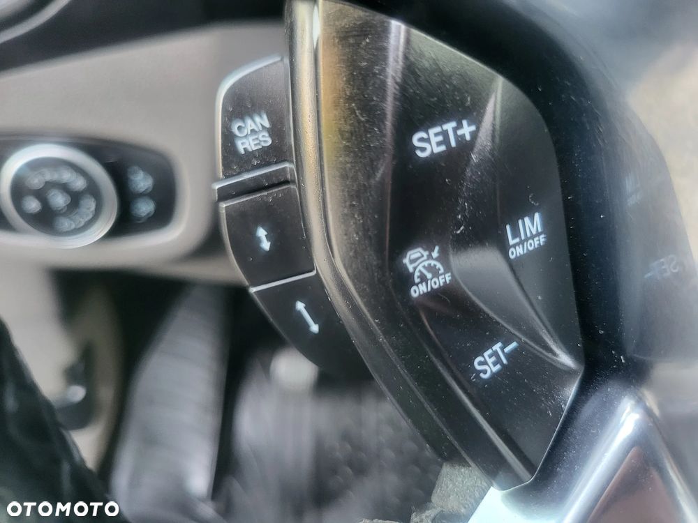 Ford Tourneo Connect Grand - 33