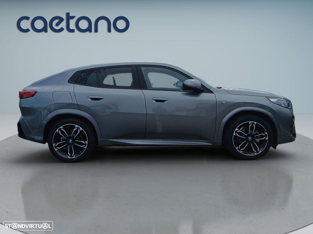 BMW iX2 eDrive20 Pack Desportivo M - 9