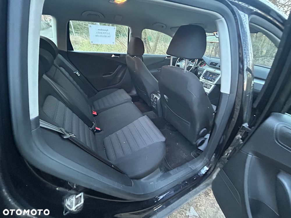 Volkswagen Passat 2.0 TDI DPF BlueMotion Technology Trendline - 16