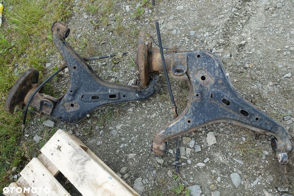 WAHACZ PIASTA ZWROTNICA TYŁ VW T4 Z ABS BEZ ABS - 5