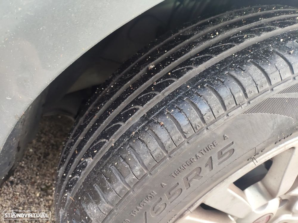 Fiat Punto 1.3 M-Jet Lounge S&S - 7