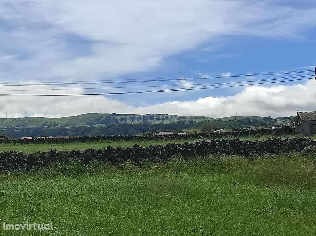 Terreno com vista para o mar localizado nas Lajes-Praia da Vitória-Ilh - Grande imagem: 2/5