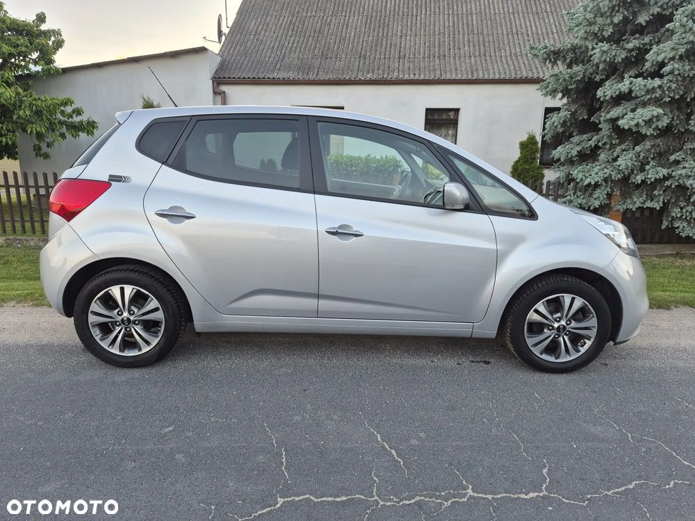 Kia Venga - 8