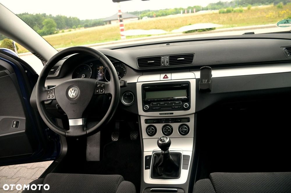 Volkswagen Passat - 16