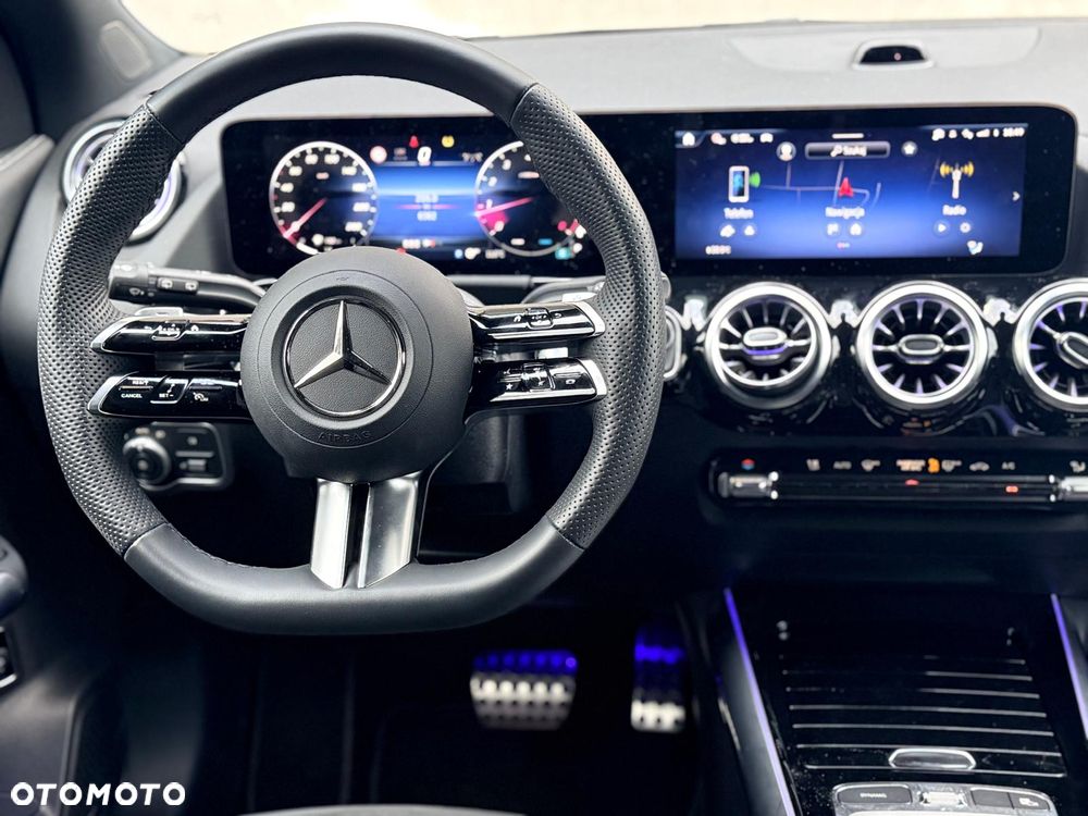 Mercedes-Benz GLA - 30