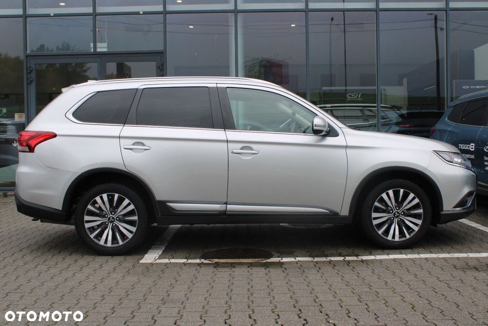 Mitsubishi Outlander - 4