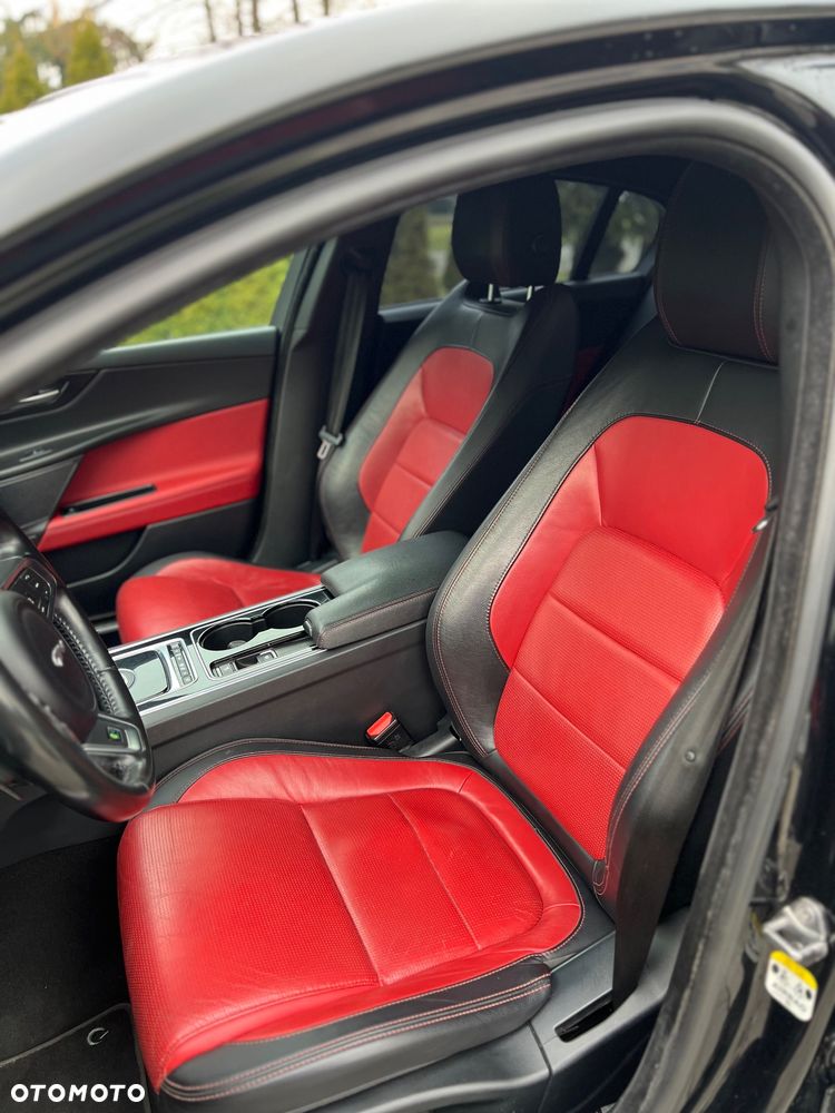 Jaguar XE - 23