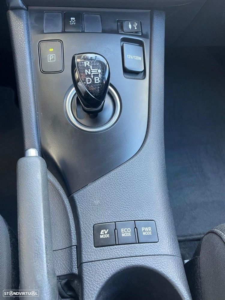 Toyota Auris 1.8 HSD Comfort +P.Techno+P.Sport - 27