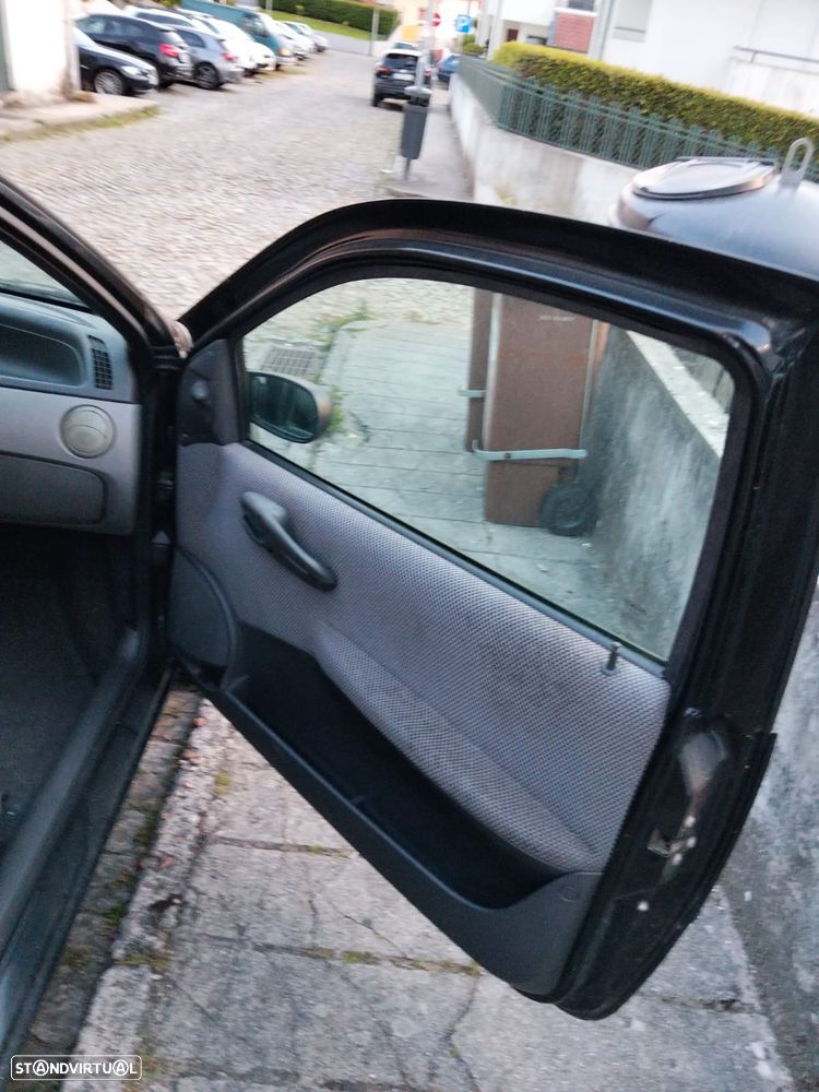 Fiat Punto 1.9 JTD HLX - 2