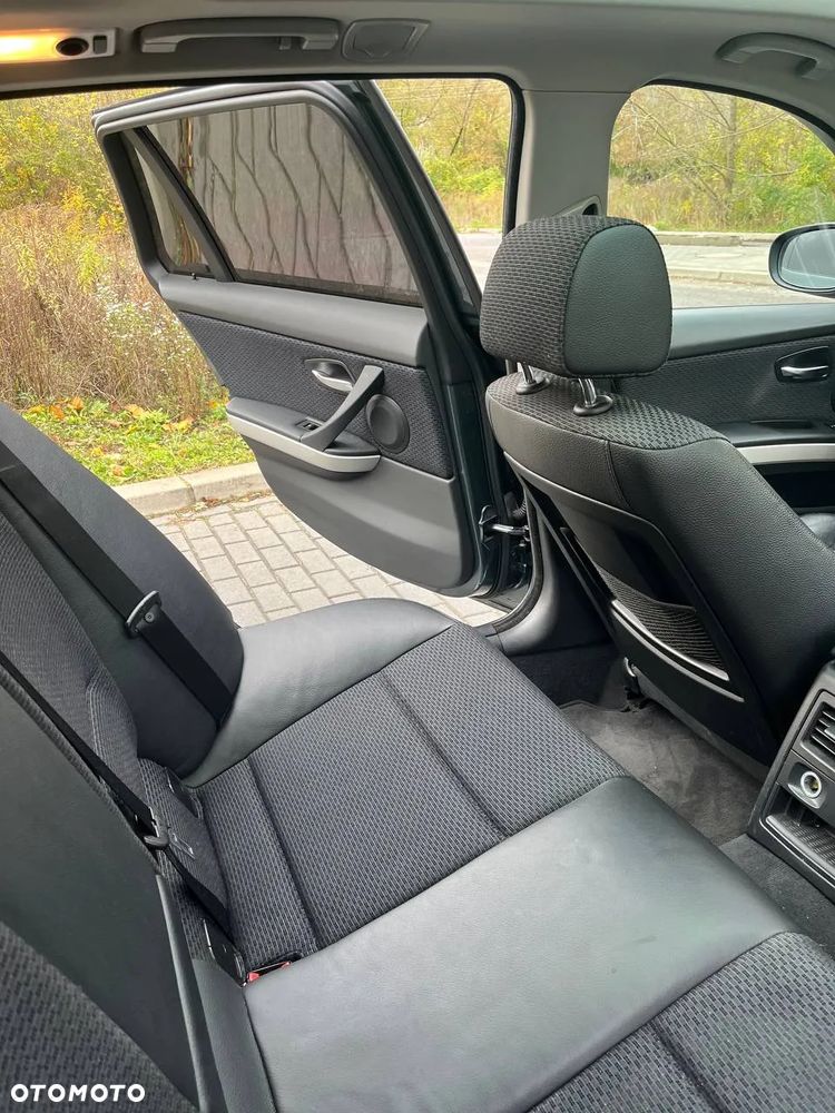 BMW Seria 3 320d DPF Touring - 16