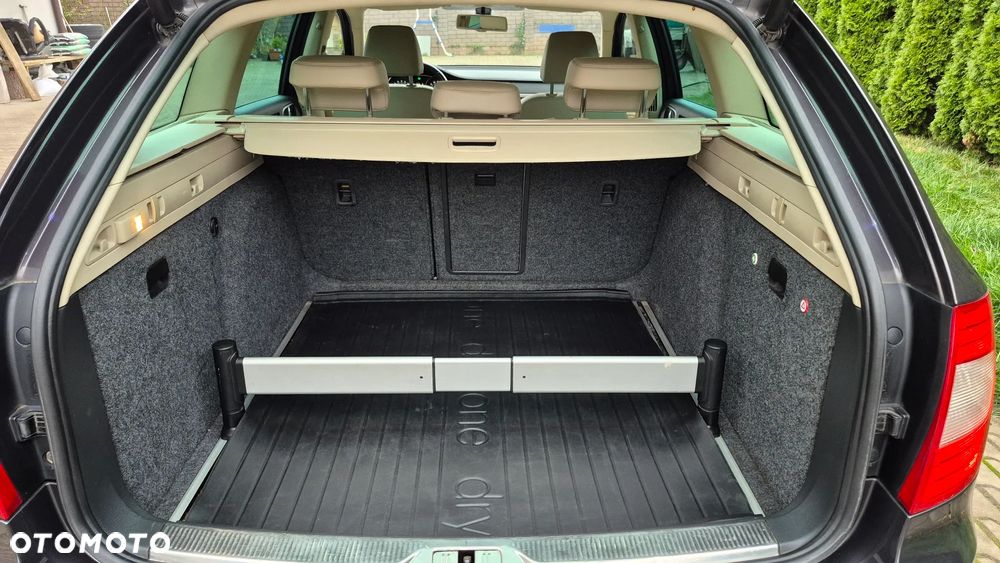 Skoda Superb 2.0 TDI L&K DSG - 27