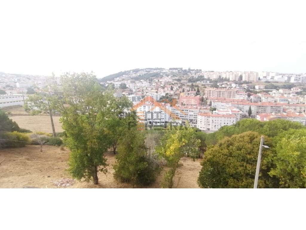 Situado na Arroja, T3 totalmente remodelado, com muita luz natural