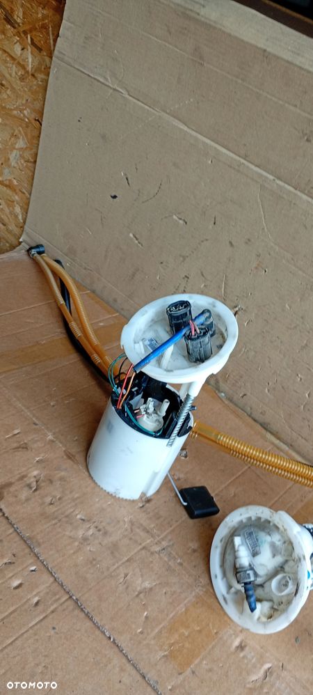 Pływak pompka paliwa czujnik poziomu paliwa BMW I E81 E87 2.0i 7162394 7197073 - 7