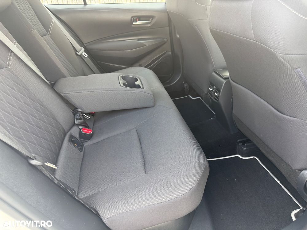 Toyota Corolla 1.8 Business Edition - 17