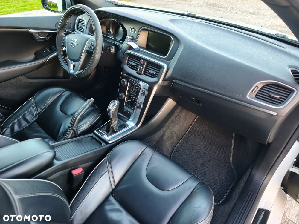 Volvo V40 T3 R-Design Momentum - 22