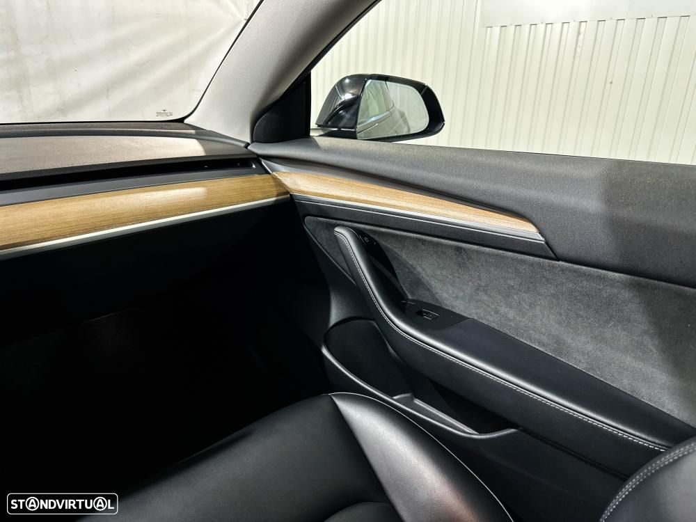 Tesla Model 3 Performance Dual Motor AWD - 24