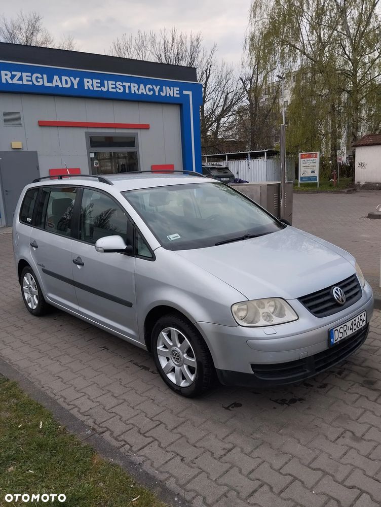 Volkswagen Touran 1.6 FSI Trendline - 1