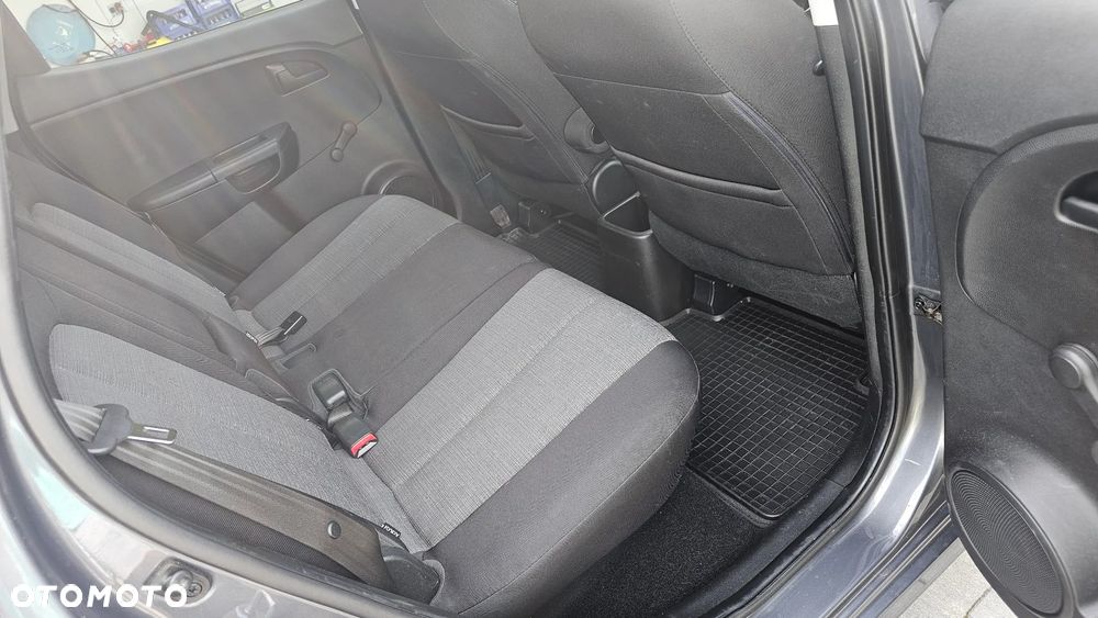 Kia Venga - 14