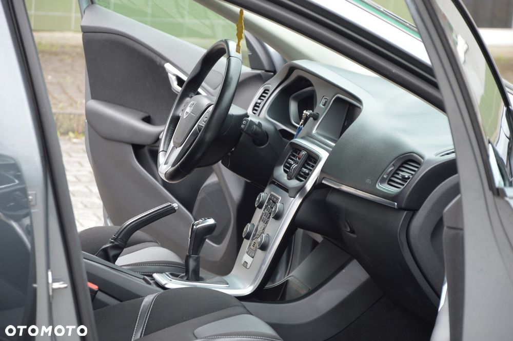 Volvo V40 D2 Momentum - 24