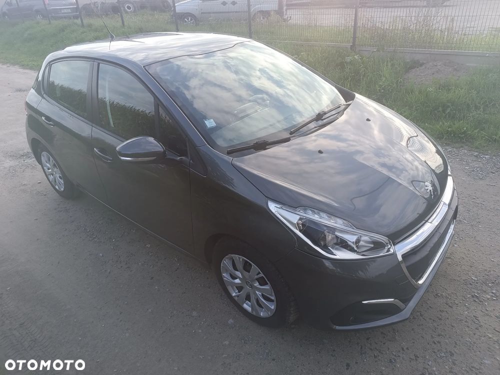 Peugeot 208 - 10