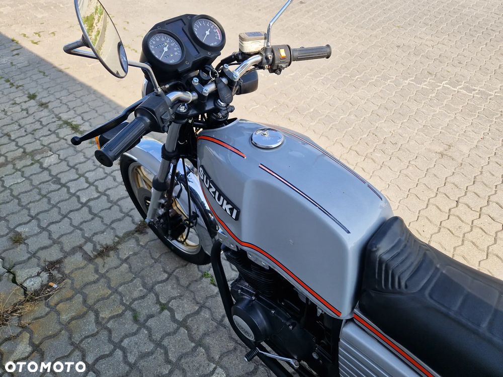 Suzuki GSX - 19