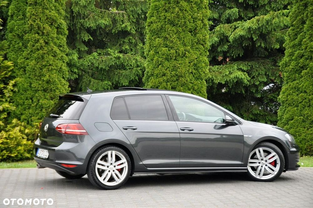 Volkswagen Golf - 5