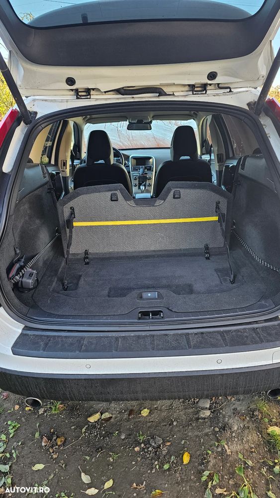 Volvo XC 60 D5 AWD Geartronic Momentum - 35