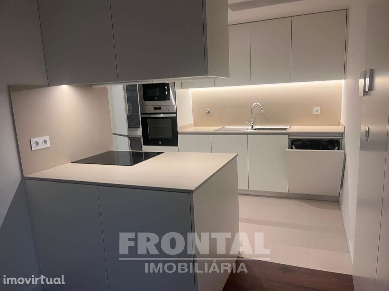 O SEU NOVO T1 DE SONHO NO CENTRO DO PORTO COM GARAGEM! - Grande imagem: 4/20