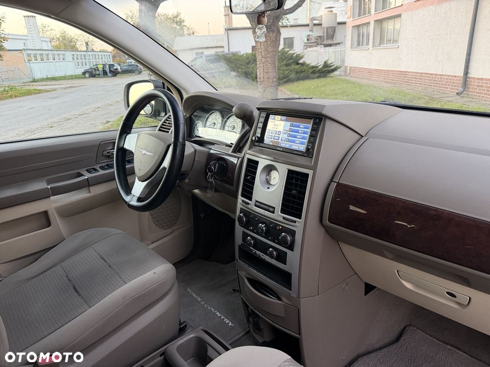 Chrysler Town & Country 3.3 LX - 26
